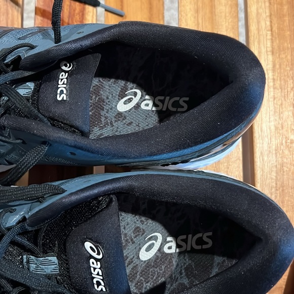 ASICS - Picture 2 of 7